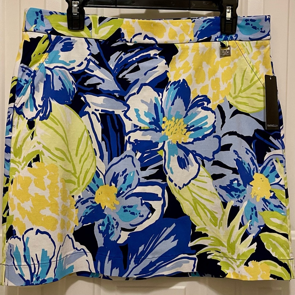 NWT RAFAELLA FLORAL PRINT SKORT - Blue, Yellow Green MISSES SIZE LARGE